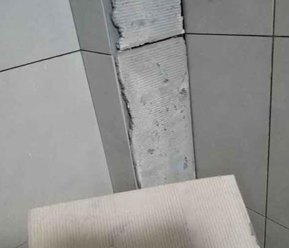 焦作瓷砖空鼓维修公司分享下厨房瓷砖脱落的补救措施。